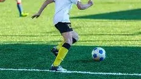 伊能静之子再秀女装扮相，银发飘飘似优雅天使