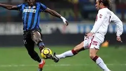 精彩对决！卡拉巴赫与阿贾克斯半场战平1-1，杜兰神射破门，多尔贝格力挽狂澜扳平比分！